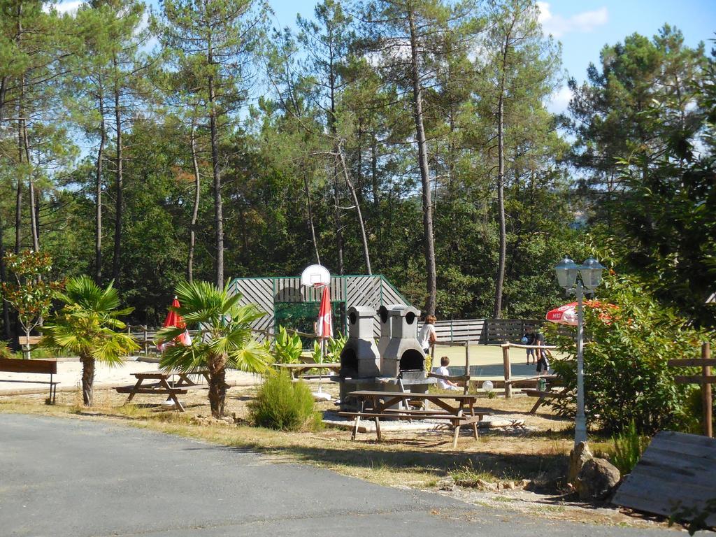 Hotel DOMAINE des GRANDS PINS à Tamniès Extérieur photo